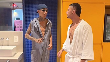 Fiz meu marido de corno com o marido de aluguel ele me pegou no flagra e quis participar da brincadeira eu não sabia que ele gostava