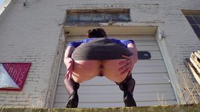 no panties on the loading docks - 43yo milf