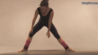 Mashka Pizdaletova has saggy tits but flexible sexy body
