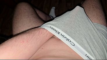 Deutscher Daddy wichst seine Morgenlatte in grauen Calvin Klein - PhantomGentX