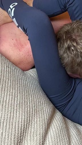 Cruel Headscissors in Blue Leggings on the Couch