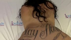 Meu amigo esfregou o pau em cima da minha calcinha, depois a puxou de ladinho e gozou em cima da minha buceta