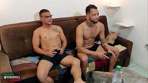 Meu namorado me traiu com o vizinho pauzudo