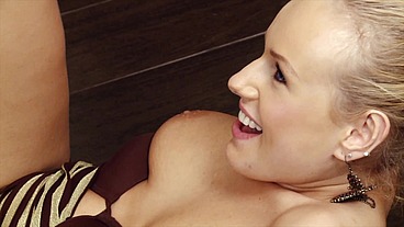 Focus on sexy feet - Angel Wicky