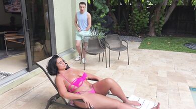 Big tits Hawaii MILF squirts thick wet outdoors creampie