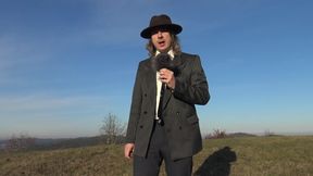 Alice and her whispering boast