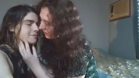 Two trans girls kissing and sucking eachother