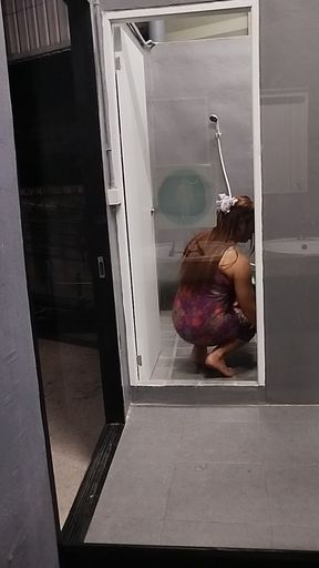 FN120 The bathroom door of happiness