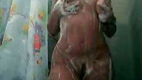 Incredibly curvy webcam babe strokes her huge booty in shower