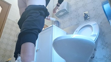 Pee in the public bathroom of a luxury restaurant 4K