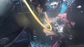 FOUR GIRL CHALLENGE - UNDERWATER CATFIGHT VIDEO