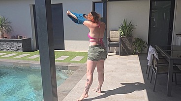 3mecs chaud me baisent au bord de la piscineaprès midi très humide à la...