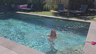 3mecs chaud me baisent au bord de la piscineaprès midi très humide à la...