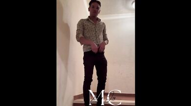 TEASER je le suce dans les escalier de notre résidence de nos vacance au Cap D'agde