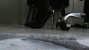 ignor camdans cette video je te pose a mes pieds et simule d etre au bureau...