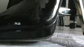 ignor camdans cette video je te pose a mes pieds et simule d etre au bureau...