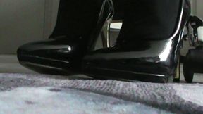 ignor camdans cette video je te pose a mes pieds et simule d etre au bureau...