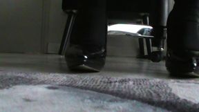 ignor camdans cette video je te pose a mes pieds et simule d etre au bureau...