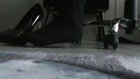 ignor camdans cette video je te pose a mes pieds et simule d etre au bureau...