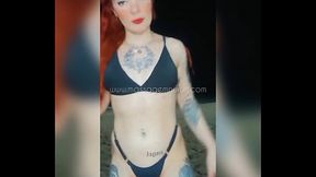 Ruivinha massagista na praia de Copacabana rio de janeiro, Brasil