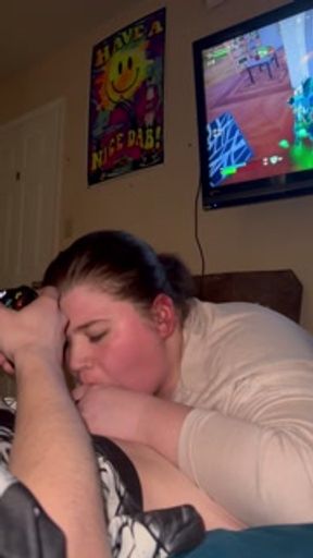 She sucks my dick while I play Fortnite