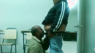 Chubby bear daddy gets deepthroated by amateur cocksucker