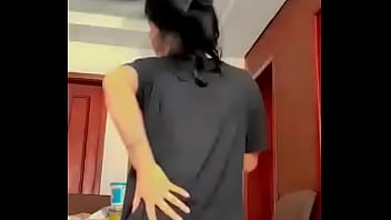 Novinha gostosa do tiktok de cabelo preto rebola muito