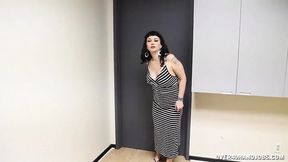 Naughty MILF gets happy end on the massage table