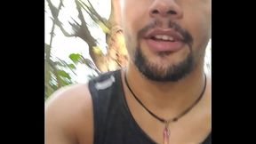 Mamei o gari no bosque onde estava trabalhando.