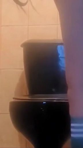 Homemade Fucking in the Bathroom with My Classmate! We Go to the Bathroom During Recess to Fuck