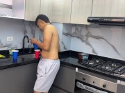 Veo que mi sexi pelirroja hermanastra esta abburrida en casa, entonces le propongo un rico juego.