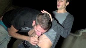 il a 22 ans et il veut essayer de sucer la bite d un homme