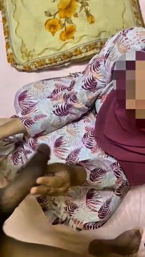 Nurul learns to suck boyfriend&#039;s dick