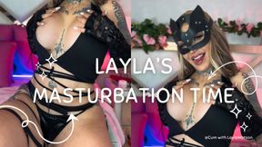 Sexy masked kitty masturbates