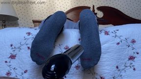 Hotel Hot Foot - foot roasting and tickling big wide feet in a hotel