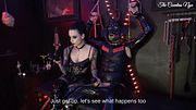 Mistress italiana pompa il cazzo dello schiavo con la milking machine e gli rovina la sborrata enorme