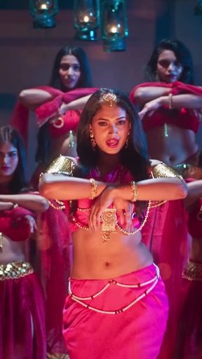 Indian Desi Hottie actress plays with her belly button