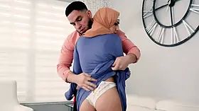 Muslim babe Violet Gems celebrates mardi gras with messy moneyshots on her Pretty Face - hijab hookup