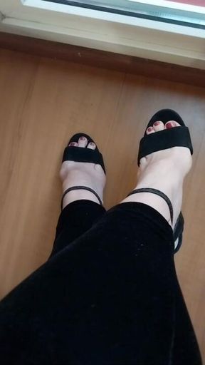 💋 I just came home from work and slipped off my high heels… 👠
