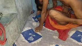 Lal saree wali village bhabhi Bihari boy se chudai karva diya