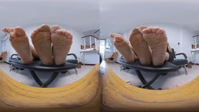 3DVR180 LELE ERER shows off his smelly wrinkled feet