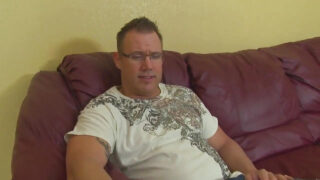 Schattige blonde Aziatische slet Mia Rider in kousen wordt anaal geneukt door Tommy Utah