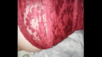 Putita de vestido rojo se clava en mi verga