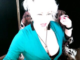 Merry masturbations of my curvy older Russian hotty in an armchair...))