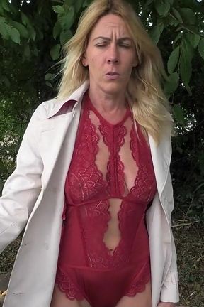 Wtf!! Fuckdate in the Middle of the Main Road!!