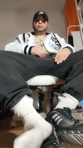 Dirtyjunkbro Uses an Artificial Pussy and Cumrein.