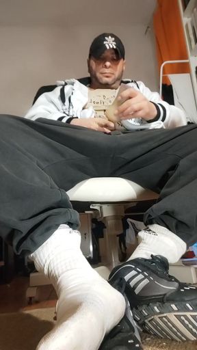 Dirtyjunkbro Uses an Artificial Pussy and Cumrein.