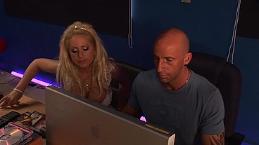 Savannah Gold's Pussy Gets A Good Jackhammering Before She Swallows