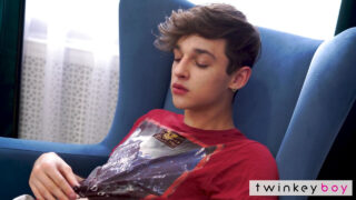 Masturbacja, wytrysk, masturbacja – solowy klip z młodą, szczupłą nastolatką Tony Keit, ruchaną analnie