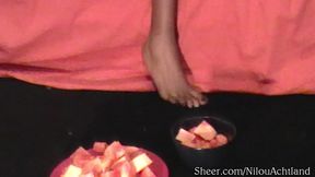 eating cantaloupe naked - nilou achtland